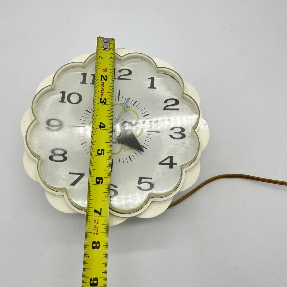Vintage General Electric Scalloped Wall Clock 2150 Flower Petal Cream‎ Retro MCM